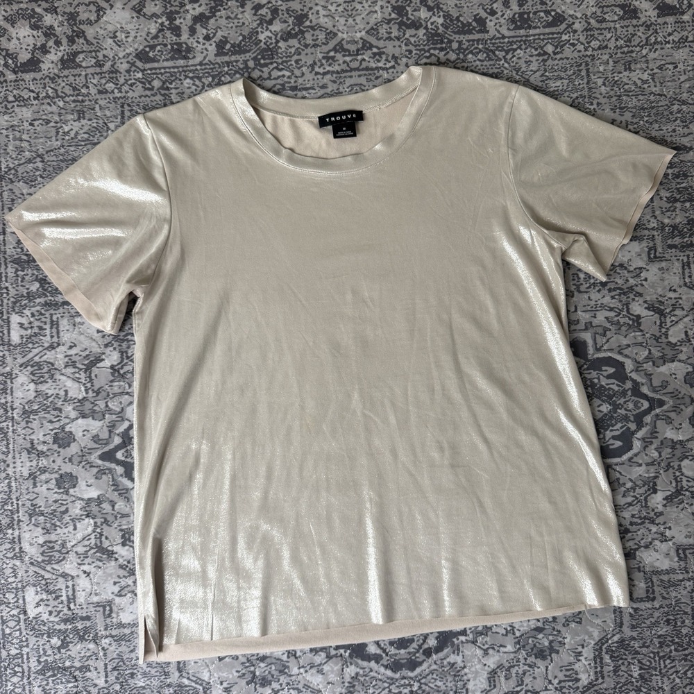 Trouve Women's Size Medium Shimmer Flowy Top Knit Gold Short Sleeve Raw Hem